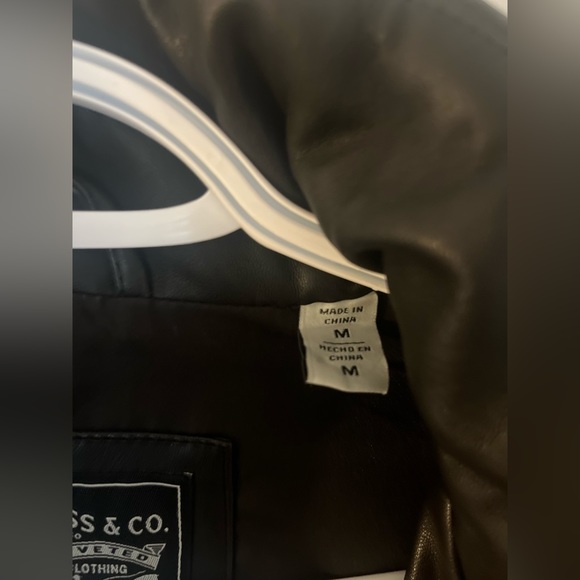 Levi’s puffer jacket - Picture 2 of 4